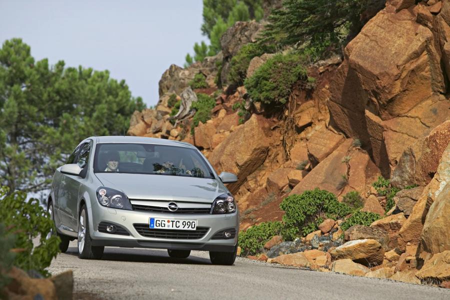  Opel Astra GTC 2005 года  (фото 98 из 212)